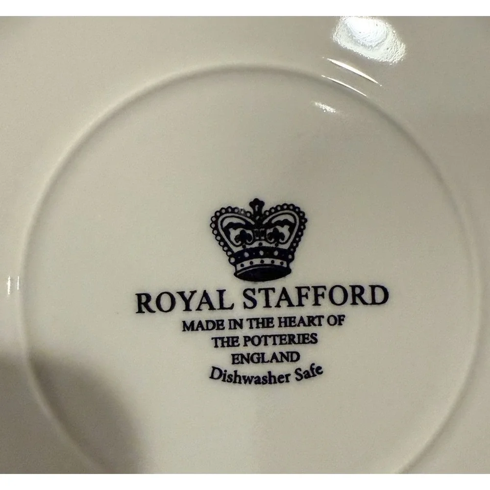 Royal‎ Stafford Christmas Santa's Workshop 11